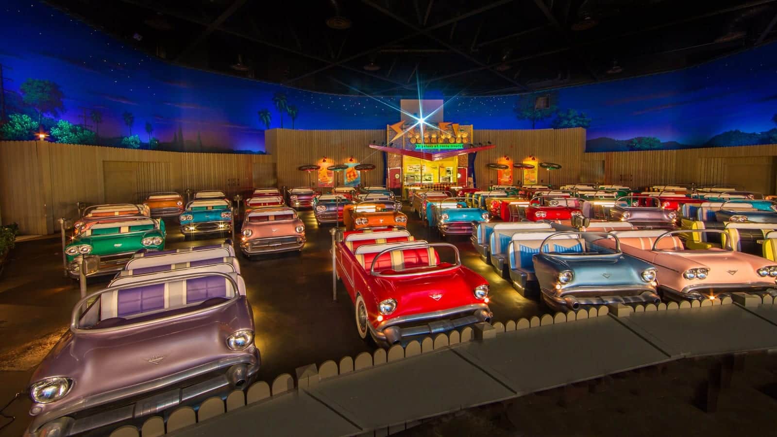 Sci-Fi Dine-In Theater Restaurant